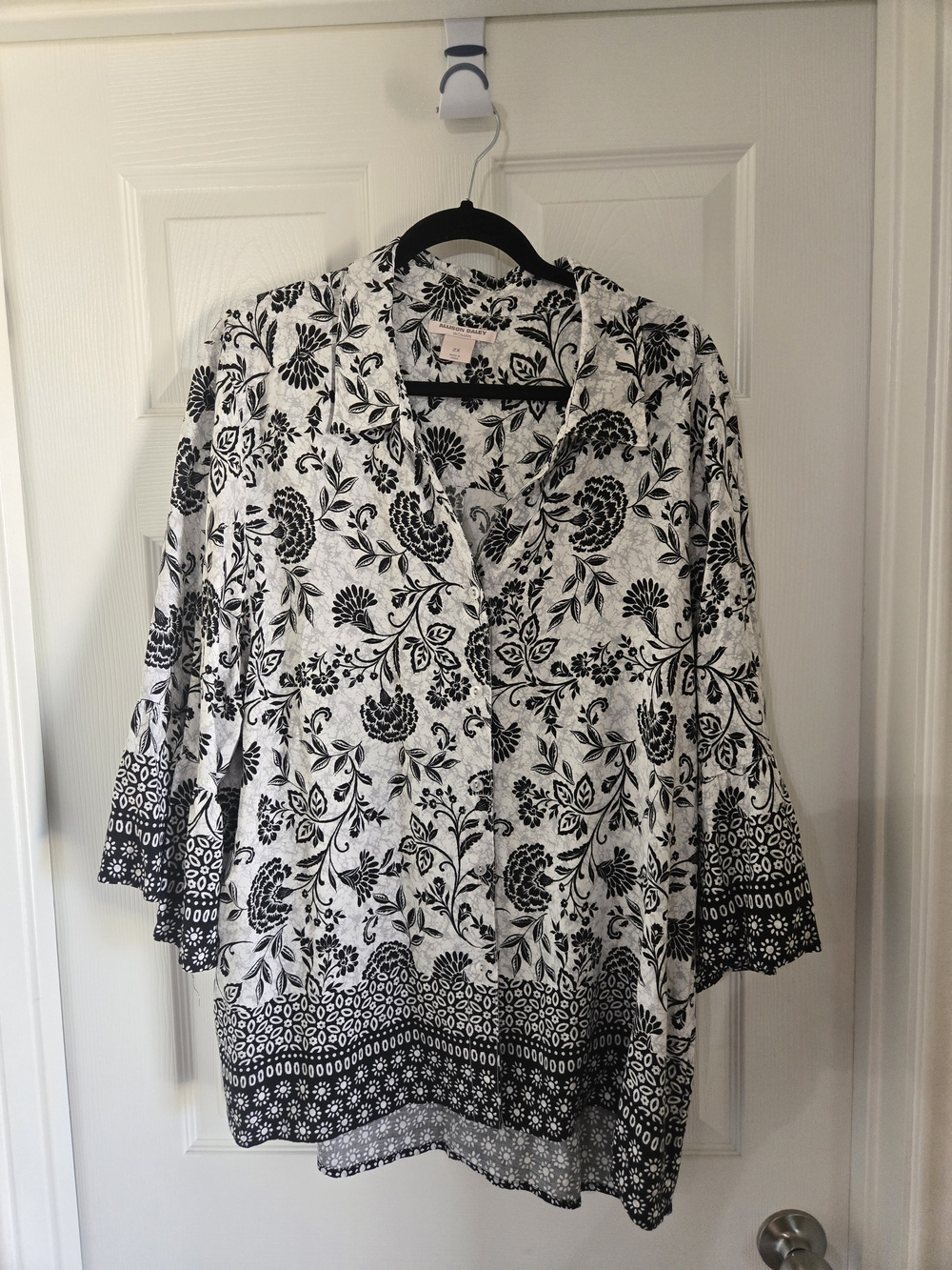 Allison Daley Black & White Floral Button-Front Blouse